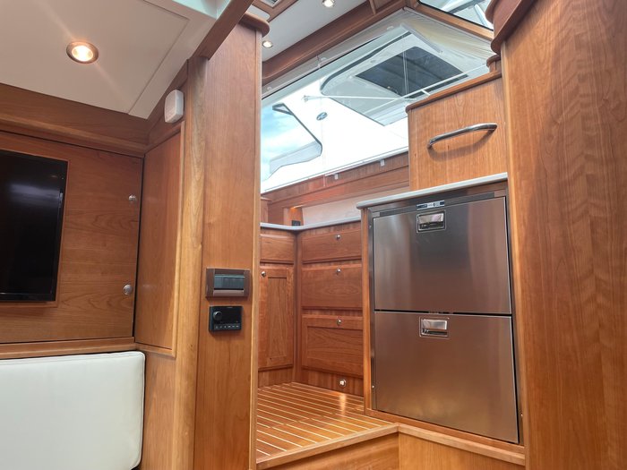 Sabre 43 Salon Express 2023 | HMY Yachts