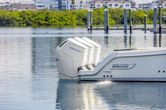 Boston Whaler 405 Conquest 2023 | HMY Yachts