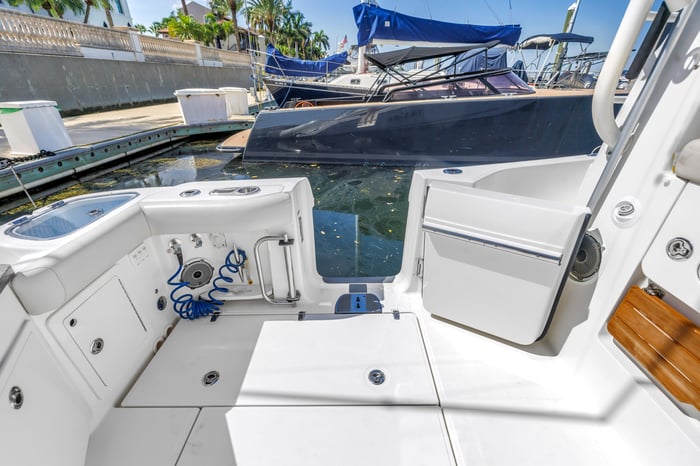 Boston Whaler 405 Conquest 2023 | HMY Yachts