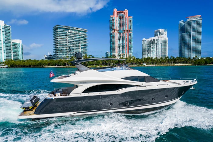 Marquis 720 Fly Bridge 2015 