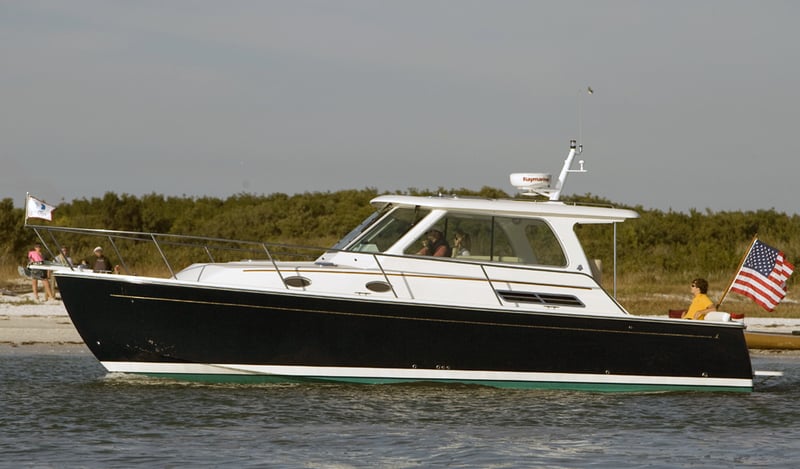 33-34 | HMY Yachts