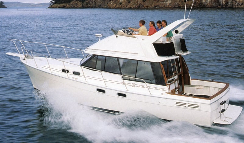 油絵　船 3270 Explorer; 3270-3288 Motor Yacht | HMY Yachts