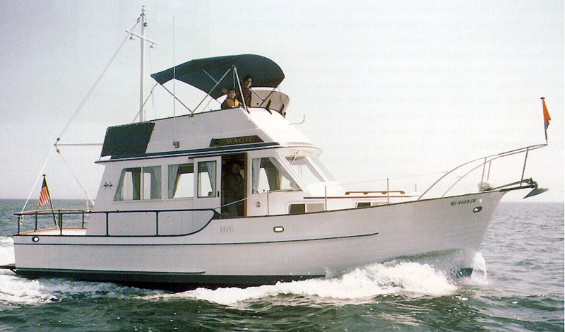 32 Sedan | HMY Yachts