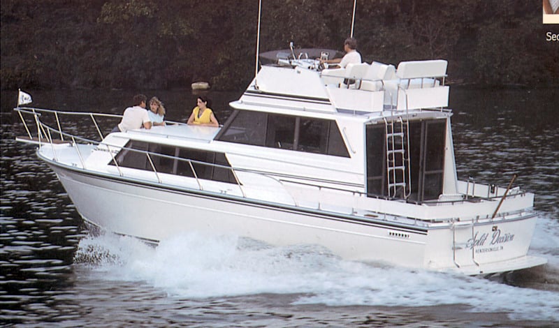 32 Sedan | HMY Yachts