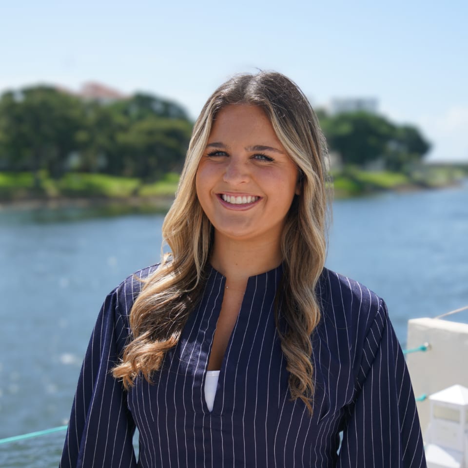 Portrait of Ava Moffitt, HMY Yachts broker in North Palm Beach, FL.