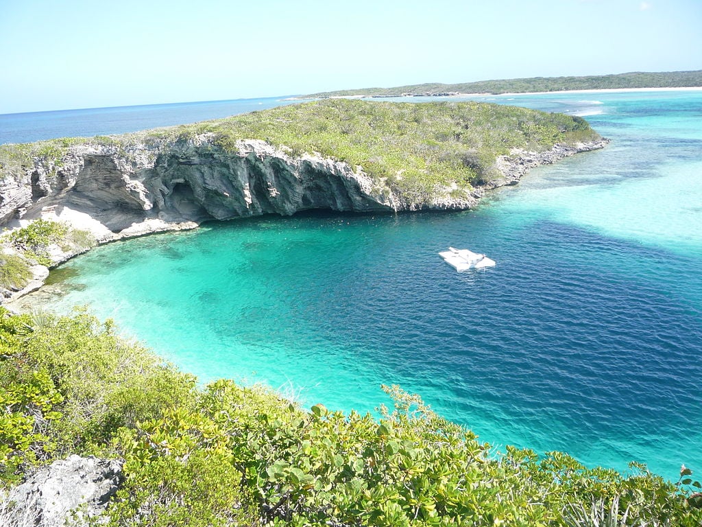 Image 2211: 1024px-Dean_Blue_Hole_Long_Island_Bahamas_20110210