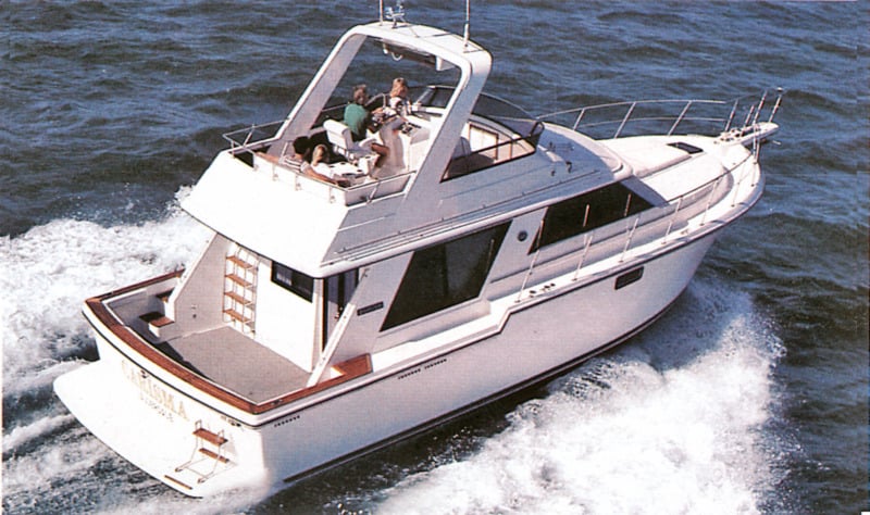 4227 Cockpit Motor Yacht