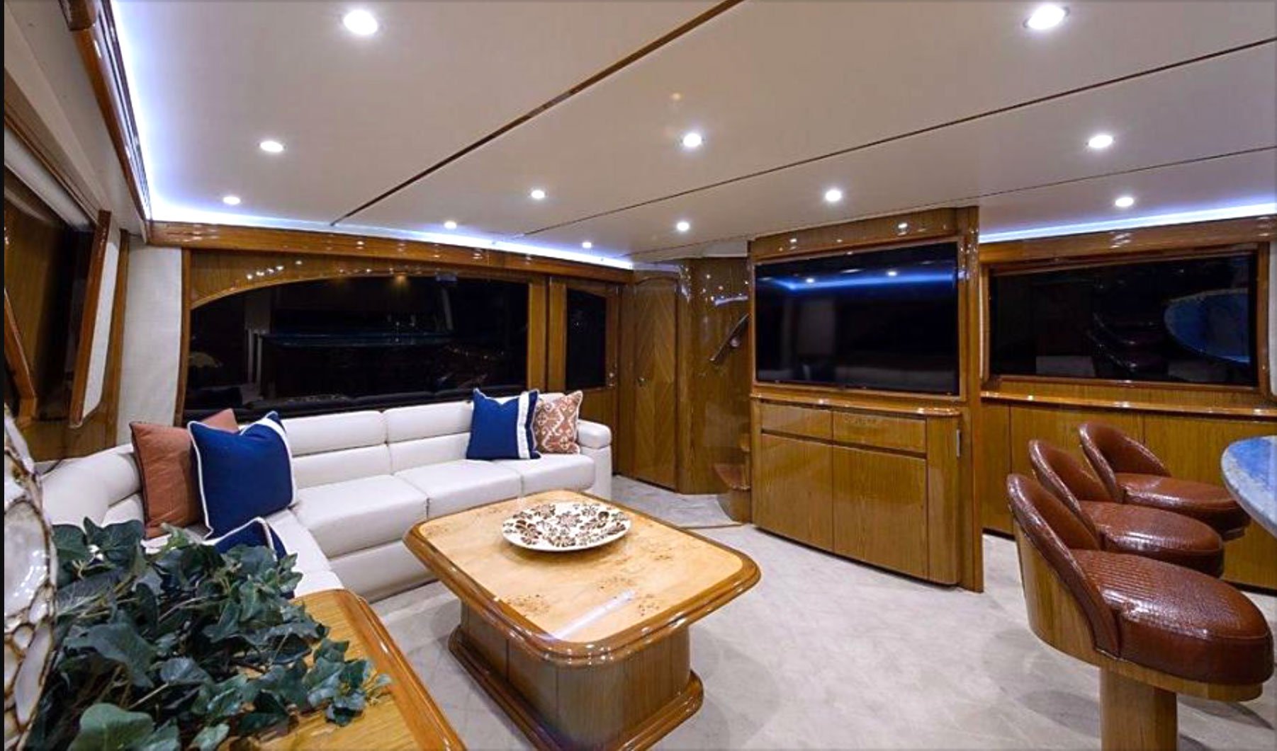 スウェーデン　VIKING POD76K 76 Viking Convertible | HMY Yachts