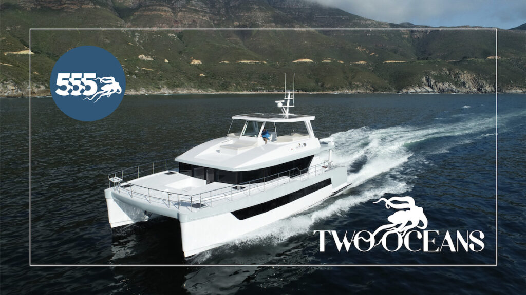 Two Oceans 555 Power Catamaran running on the water